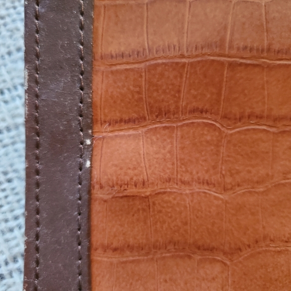 New Tuscan Designs Brown/Tan Croco Print Leather Jewelry or Pencil Roll. D-074 - Picture 8 of 12